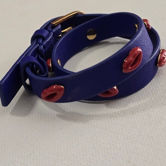 Tory Burch Blue Leather Wrap Bracelet Gold Tone Red Lips‎ Charm Adjustable